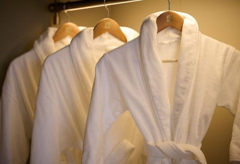 Номер Deluxe, Shangrila Qiantan, Shanghai