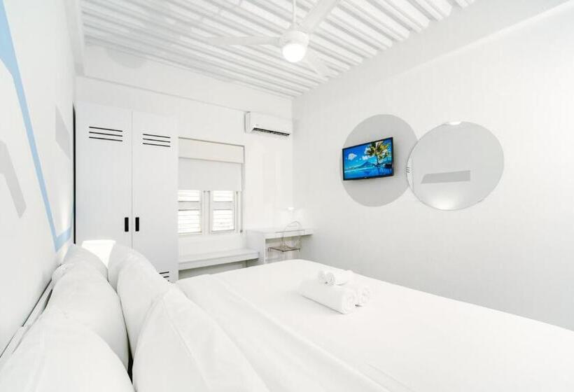 اتاق لوکس با تخت بزرگ, The Freedom