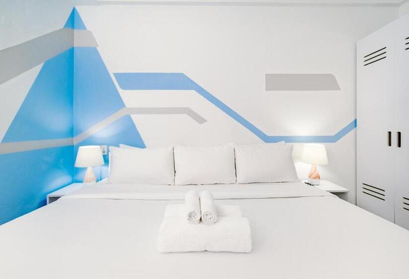 اتاق لوکس با تخت بزرگ, The Freedom