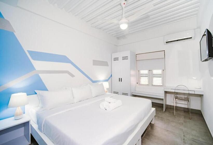 اتاق لوکس با تخت بزرگ, The Freedom