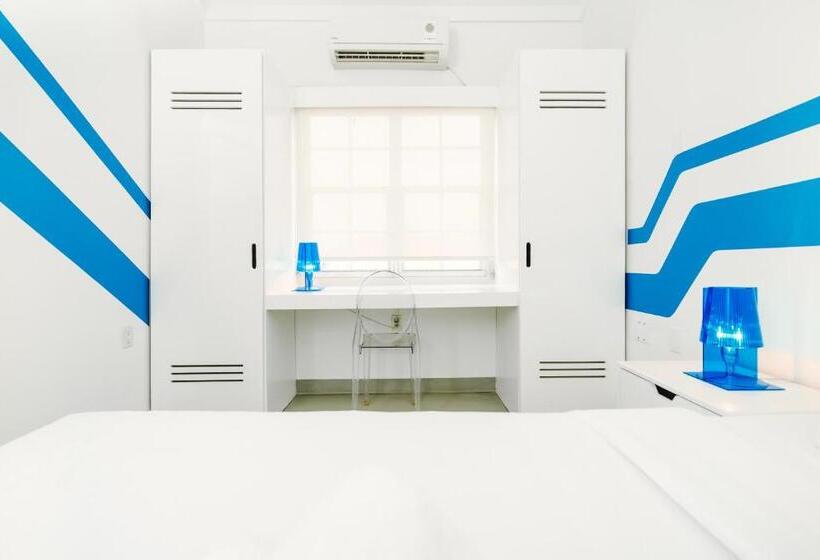 اتاق استاندارد, The Freedom