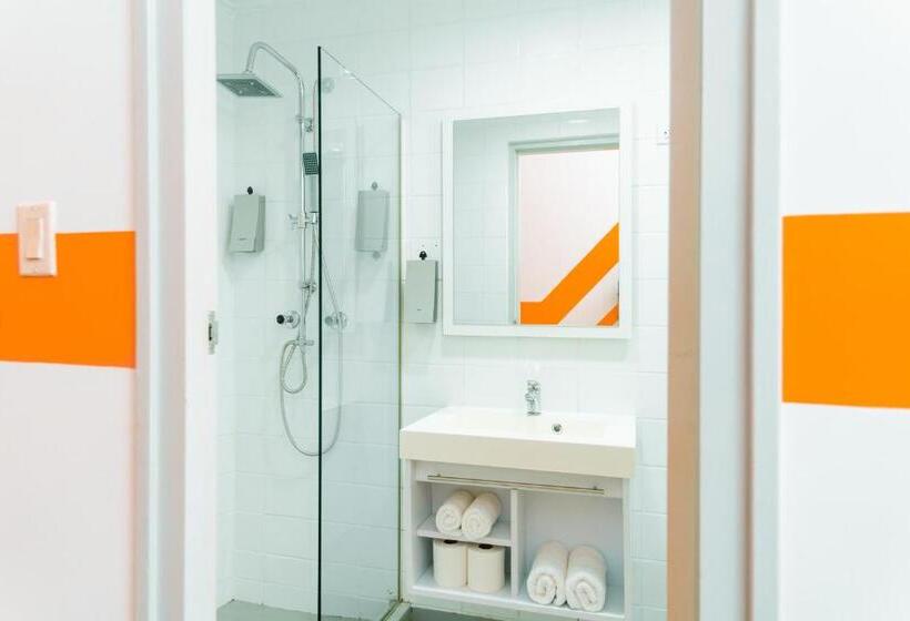 اتاق لوکس, The Freedom