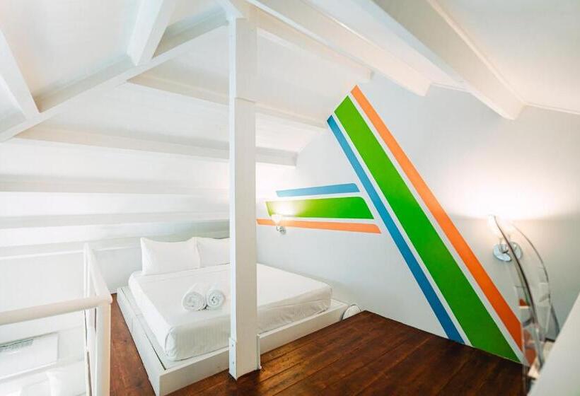 سوییت خانوادگی, The Freedom