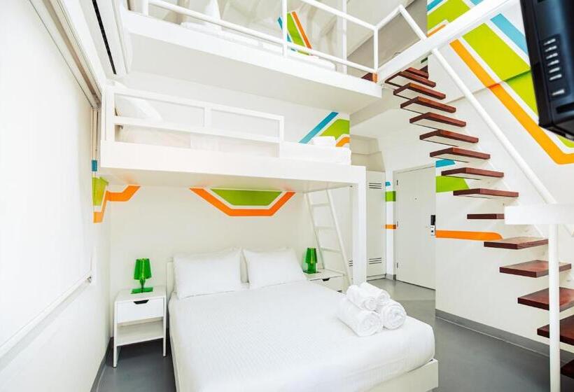 سوییت خانوادگی, The Freedom