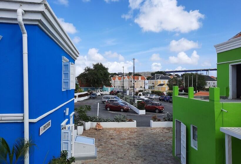 اتاق لوکس, The Freedom