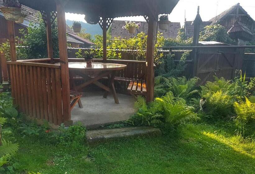 غرفة قياسية, Eszter Panzió