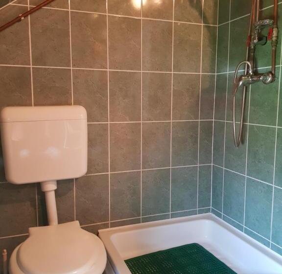 غرفة قياسية, Eszter Panzió