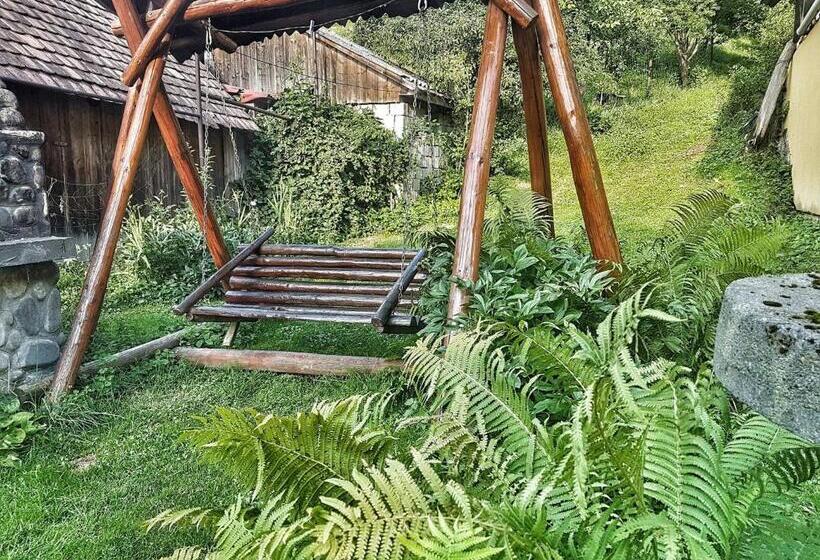 غرفة عائلية, Eszter Panzió