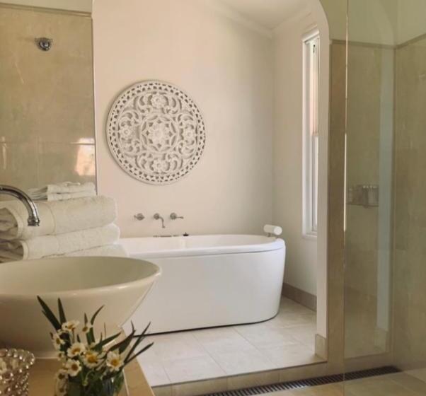 Люкс Deluxe Кровать Кинг, Howlong Old Post Office Luxury Suite