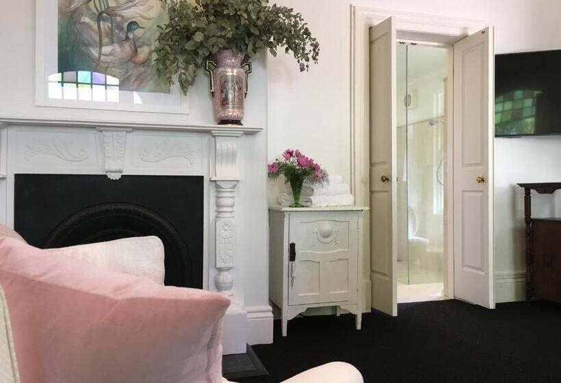 Люкс Deluxe Кровать Кинг, Howlong Old Post Office Luxury Suite