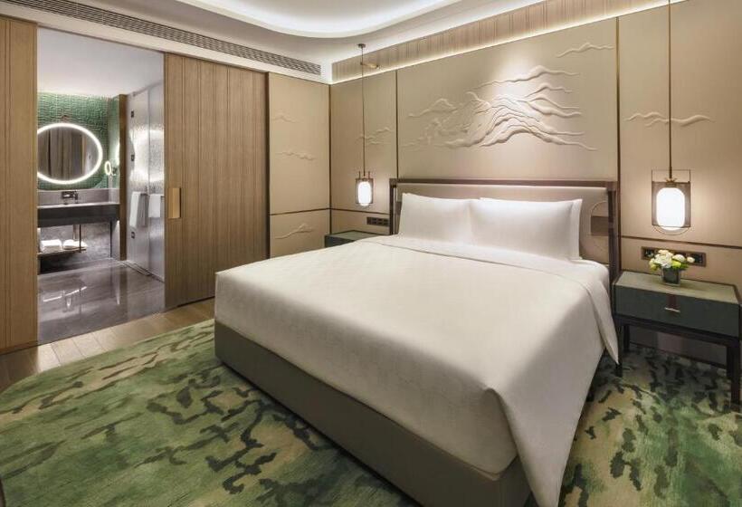 سوئیت با تخت بزرگ, Hualuxe Hotels And Resorts Qingdao Licang, An Ihg