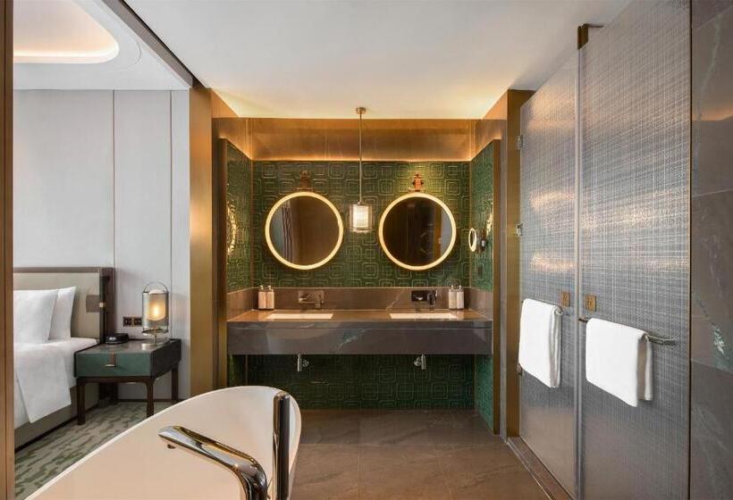 سوئیت با تخت بزرگ, Hualuxe Hotels And Resorts Qingdao Licang, An Ihg