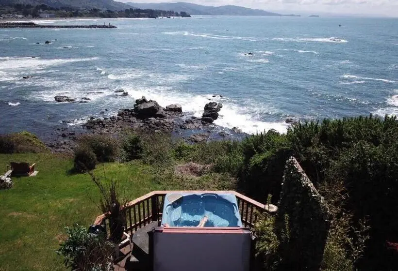 オーシャンビューデラックスルームバルコニー付き, Mermaid S Muse Bed And Breakfast