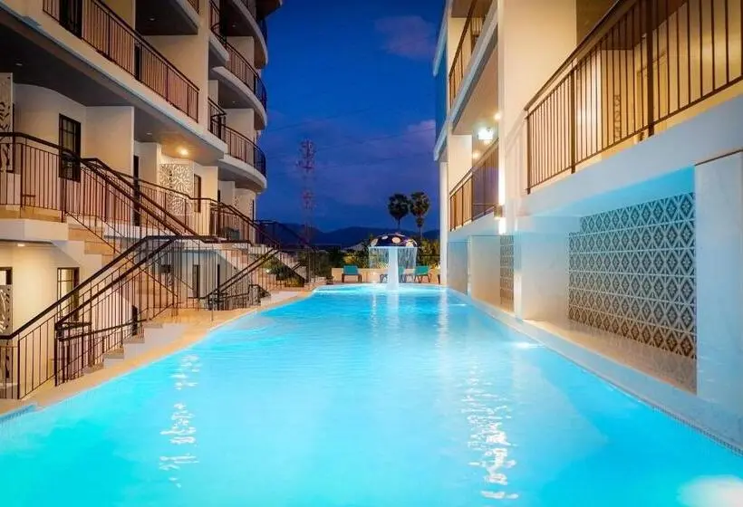 プールの見えるデラックスルーム, Poolrada Boutique Hotel   Sha Plus