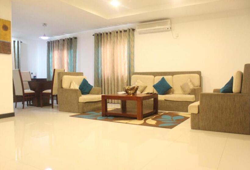 דירת חדר, Laya Leisure