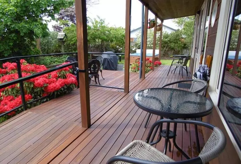 استودیوی استاندارد, Blue Ridge Studios And Bed & Breakfast