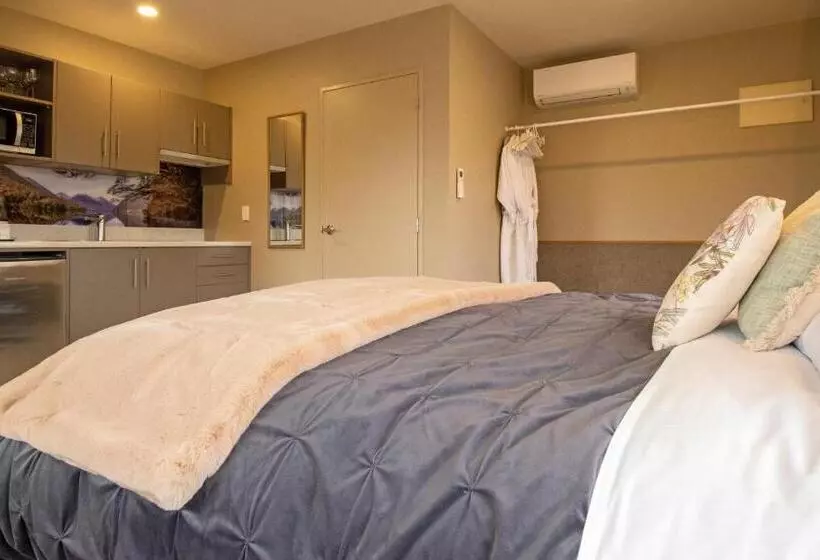 استودیوی استاندارد, Blue Ridge Studios And Bed & Breakfast