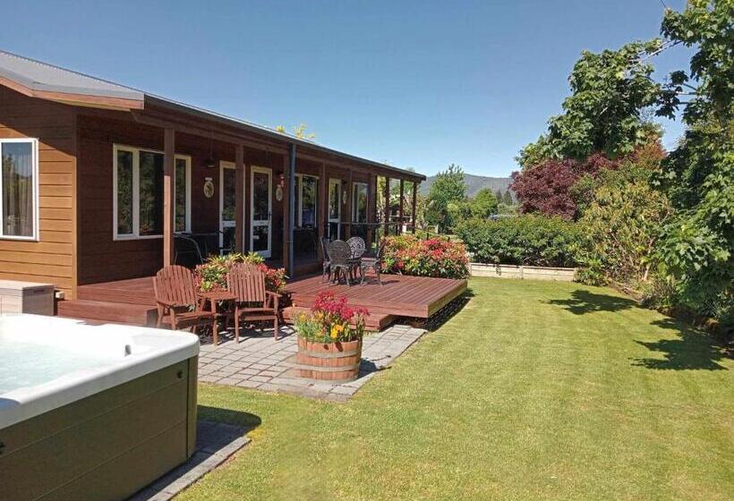 استودیوی استاندارد, Blue Ridge Studios And Bed & Breakfast