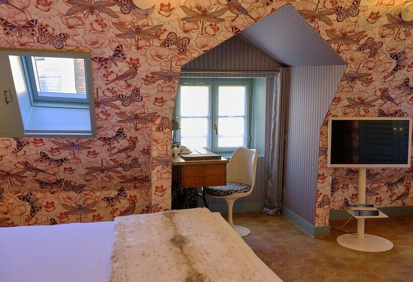 コンフォートルーム, Hôtel Du Petit Moulin, Haute Couture Hotel By Lacroix