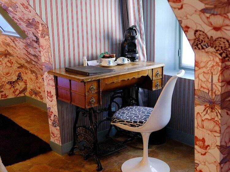 Номер Комфорт, Hôtel Du Petit Moulin, Haute Couture Hotel By Lacroix