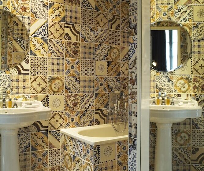 スーペリアールーム, Hôtel Du Petit Moulin, Haute Couture Hotel By Lacroix