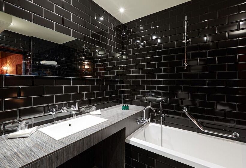 デラックスルーム, Hôtel Du Petit Moulin, Haute Couture Hotel By Lacroix