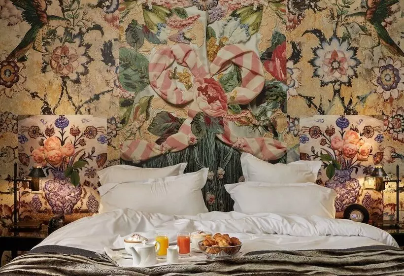 デラックスルーム, Hôtel Du Petit Moulin, Haute Couture Hotel By Lacroix