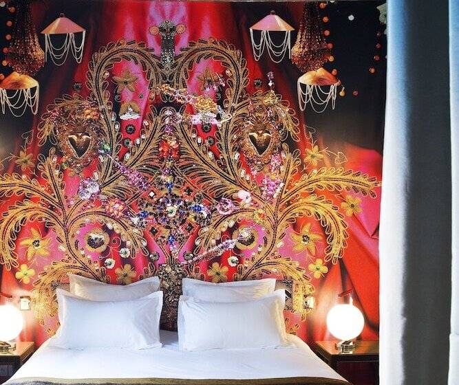 Номер Deluxe, Hôtel Du Petit Moulin, Haute Couture Hotel By Lacroix