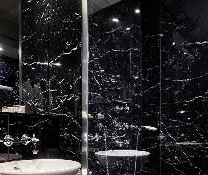 Полулюкс, Hôtel Du Petit Moulin, Haute Couture Hotel By Lacroix