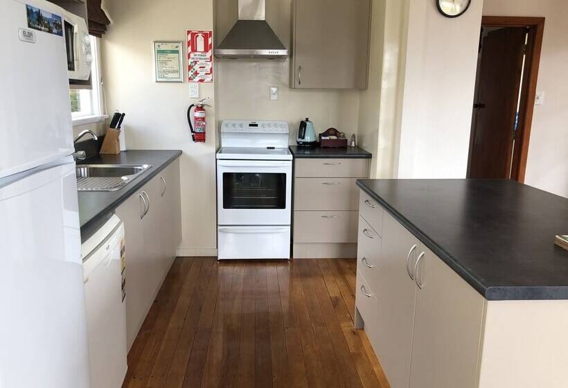 سوییت خانوادگی, Manapouri Lakeview Motor Inn