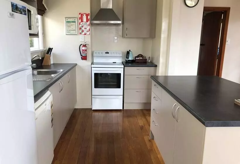 سوییت خانوادگی, Manapouri Lakeview Motor Inn