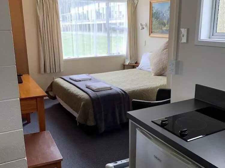 استودیوی استاندارد, Manapouri Lakeview Motor Inn