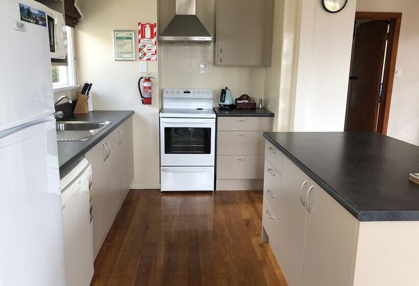 سوییت خانوادگی, Manapouri Lakeview Motor Inn