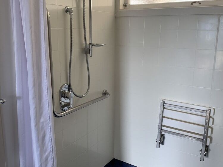 استودیوی استاندارد, Manapouri Lakeview Motor Inn