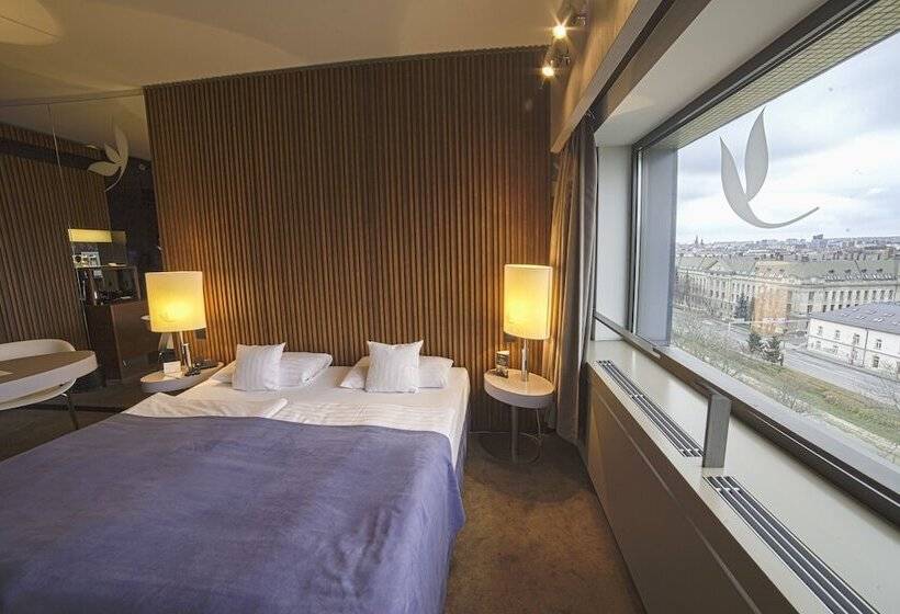 اتاق سوپریور, Yasmin Košice