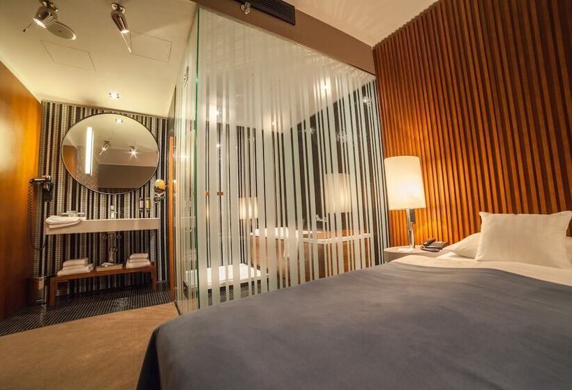 اتاق لوکس, Yasmin Košice