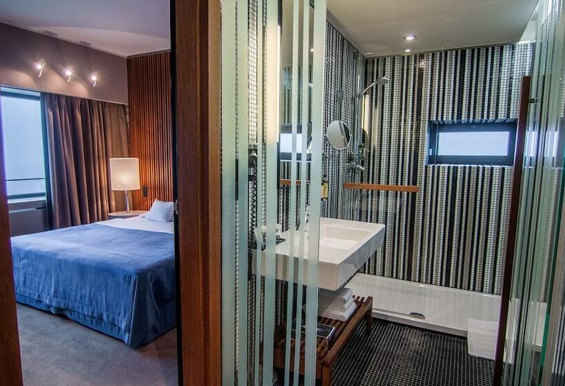 اتاق لوکس, Yasmin Košice