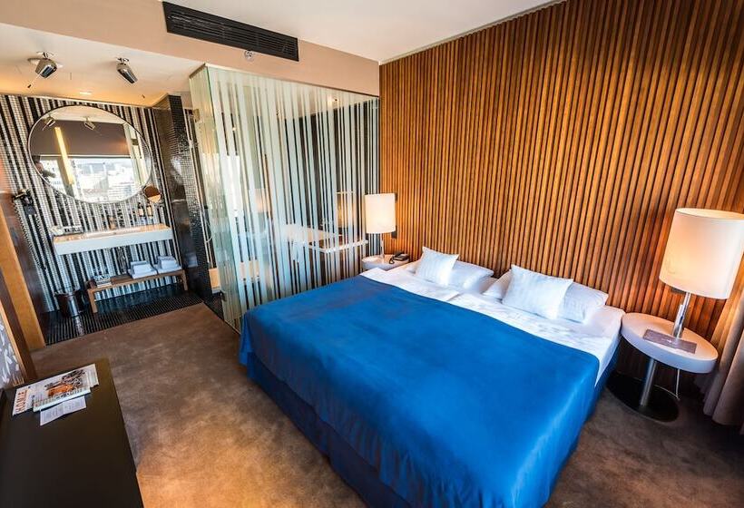 سوئیت پرزیدنت, Yasmin Košice