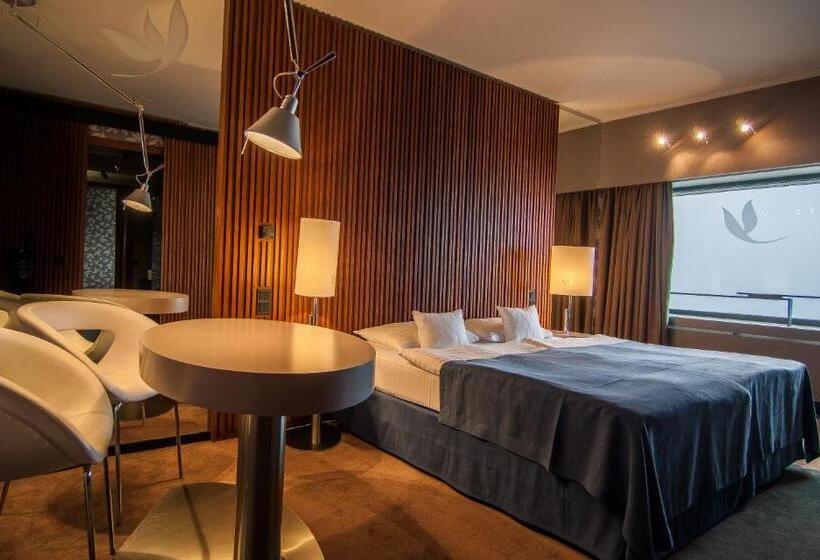 اتاق سوپریور, Yasmin Košice