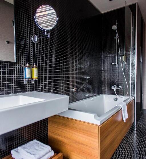 اتاق سوپریور, Yasmin Košice