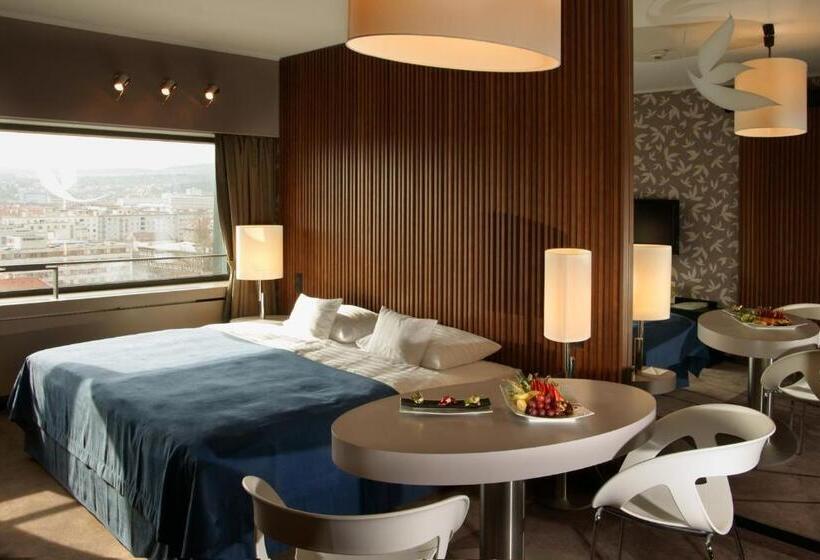 اتاق سوپریور, Yasmin Košice