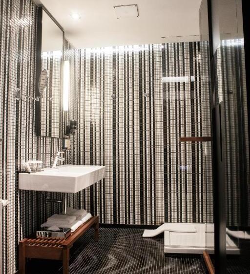 اتاق لوکس, Yasmin Košice