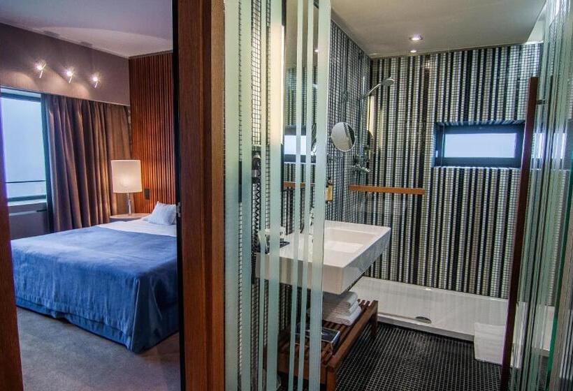 اتاق لوکس, Yasmin Košice