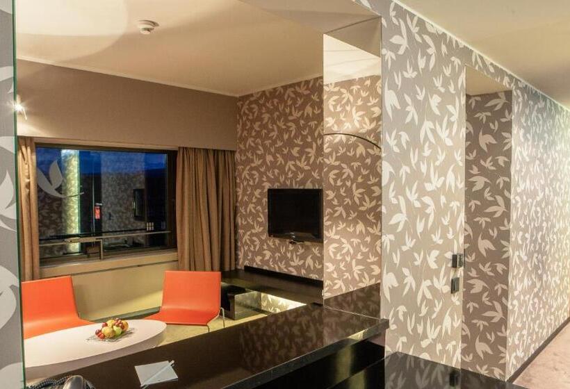 سوییت جونیور, Yasmin Košice