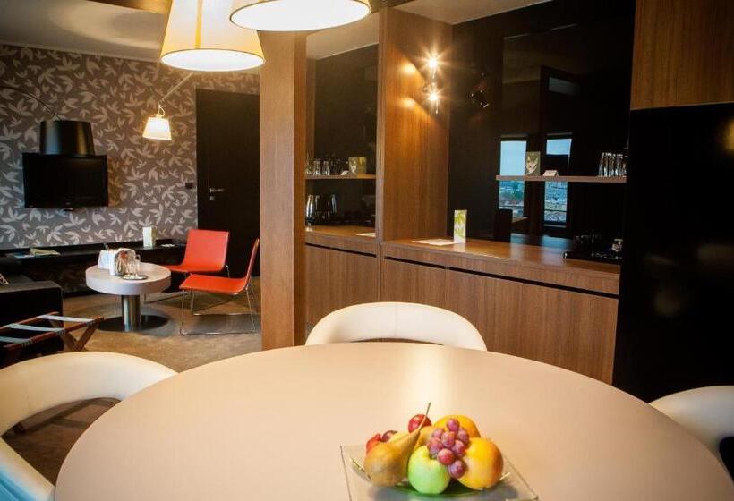 سوئیت پرزیدنت, Yasmin Košice