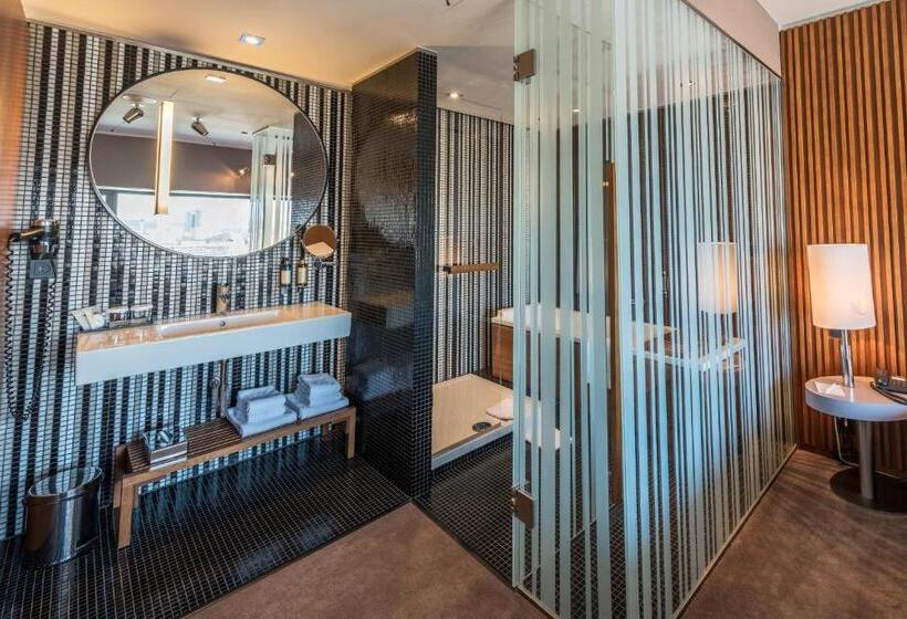 سوئیت پرزیدنت, Yasmin Košice