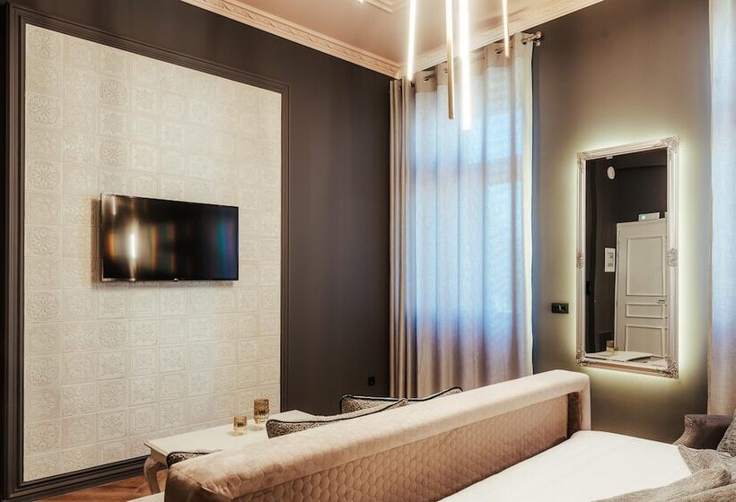 Suite Queen Bed, Espero Royal Stay