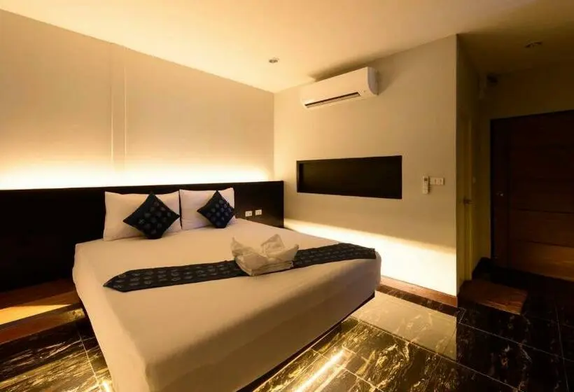 Deluxe Suite King Bed, Skyline Resort
