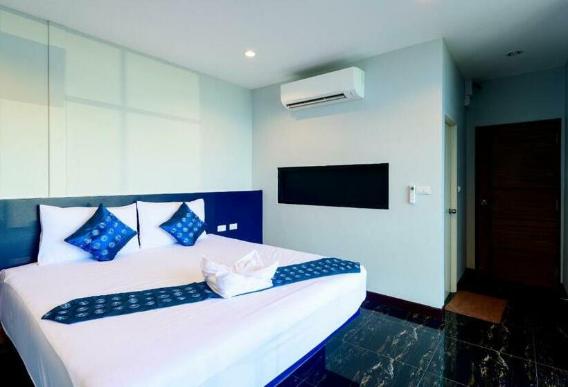 Люкс Deluxe Кровать Кинг, Skyline Resort