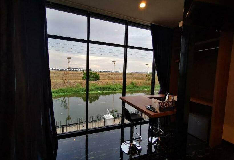 Люкс Deluxe Кровать Кинг, Skyline Resort